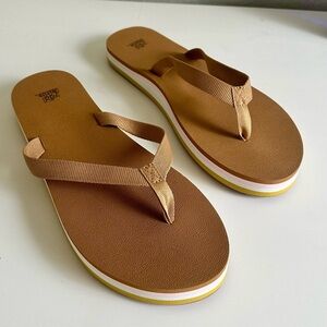 Wild Fable Pink Mustard Tan Flip Flops Size 10